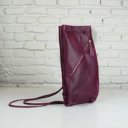 Talego color púrpura cosido en burdeos claro