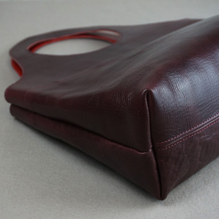 CIRO en color burdeos combinado con rojo