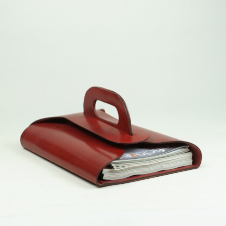 Revistero Tartera en color cereza