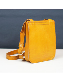 Talega en amarillo cosida en marrón