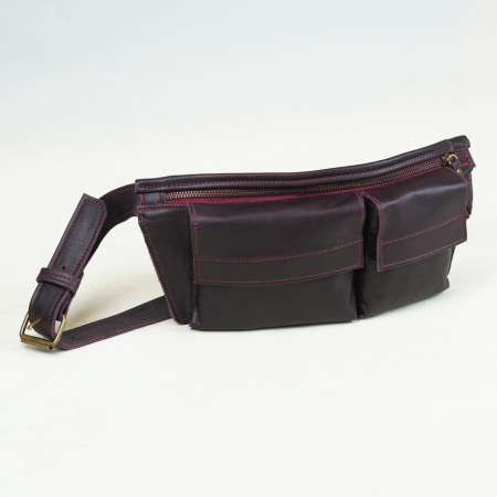 Alforja Ana color berenjena cosida con hilo burdeos claro