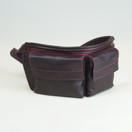 Alforja Ana color berenjena cosida con hilo burdeos claro