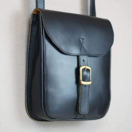 Talega en negro cosida en negro