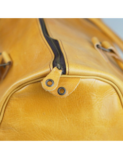 Bolsa de Viaje en color amarillo cosida en marrón claro