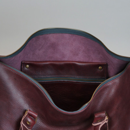 Bolsa de Viaje en color burdeos cosida en burdeos