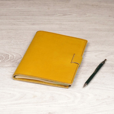 Libreta A5 en amarillo