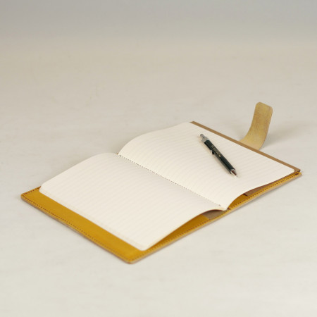 Libreta A5 en amarillo