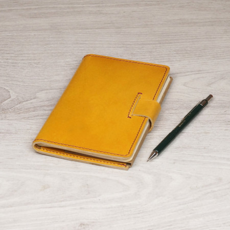 Libreta A6 en color amarillo