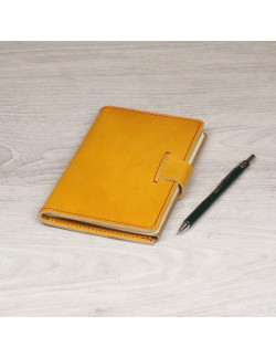 Libreta A6 en color amarillo