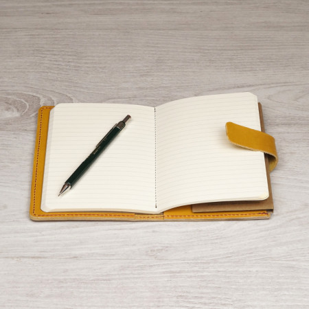 Libreta A6 en color amarillo