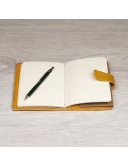 Libreta A6 en color amarillo