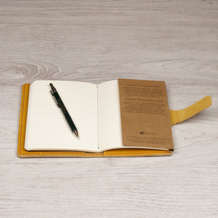 Libreta A6 en color amarillo