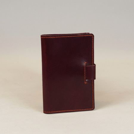 Libreta A6 en color burdeos cosida en naranja