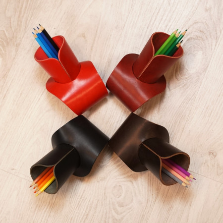 Bote 3D en negro, choco, cereza y rojo