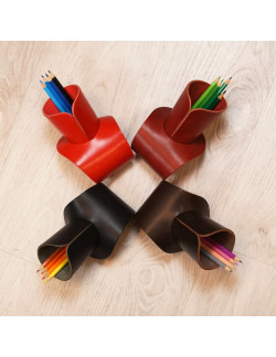 Bote 3D en negro, choco, cereza y rojo