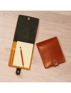 Bloc A6 abierto y cerrado en color amarillo y original