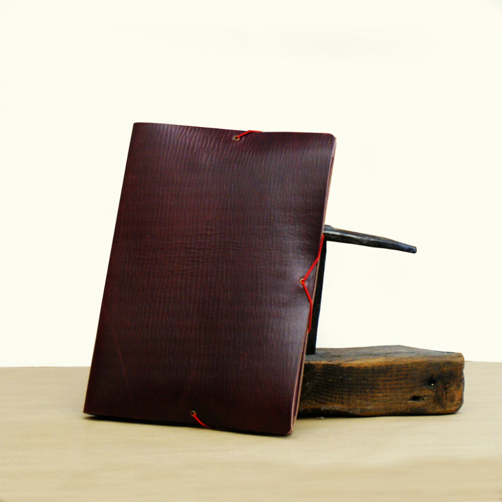 Carpeta de gomas en color burdeos