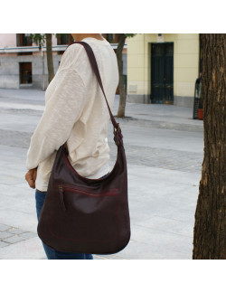 Definitivo en color berenjena cosido en burdeos