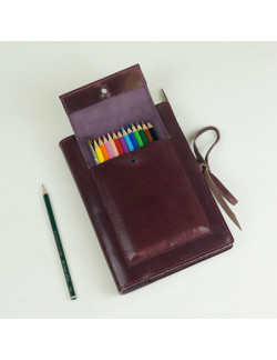 Elena en color burdeos