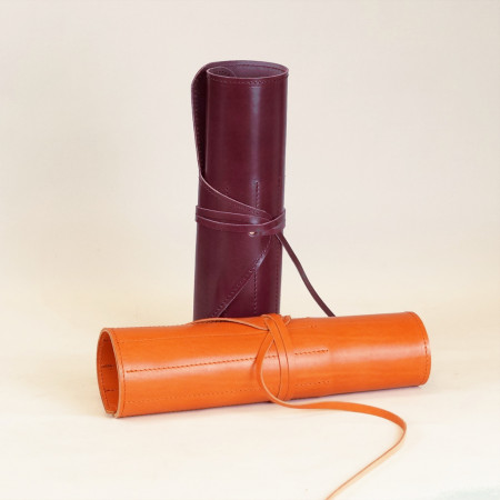 Gianni en burdeos y naranja