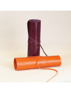 Gianni en burdeos y naranja