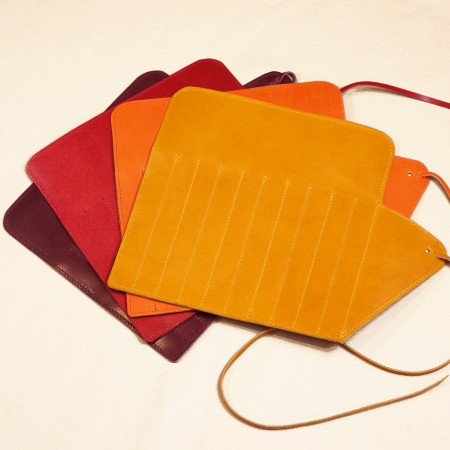 Gianni abierto en burdeos, magenta, naranja y amarillo