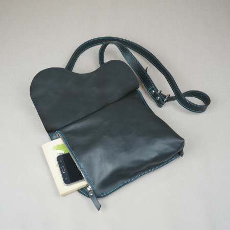 Gabi en negro cosido en turquesa