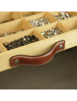 Tirador en color tabaco cosido en crudo