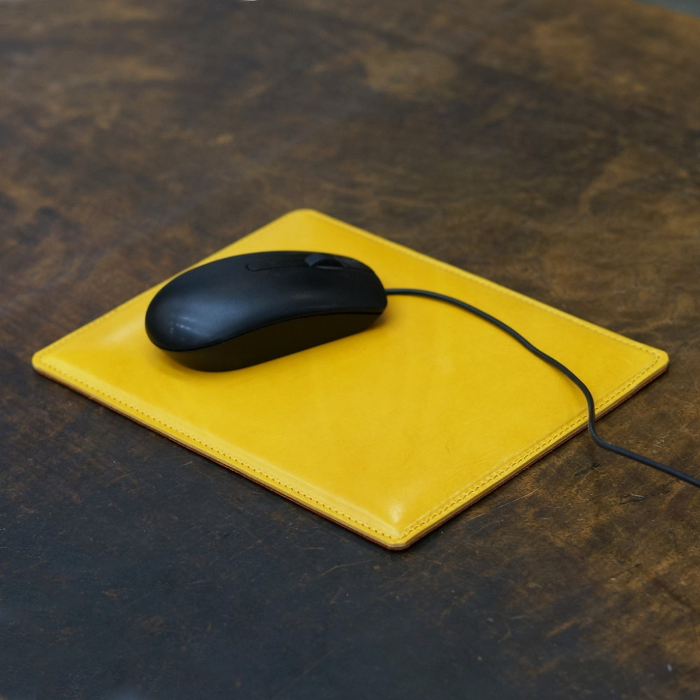 Alfombrilla en color amarillo