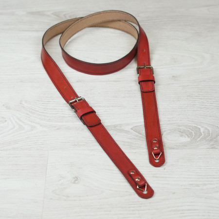Correa para cuello en color cereza