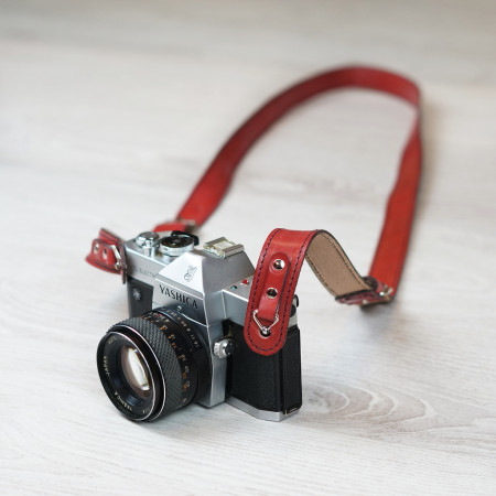 Correa para cuello en color cereza