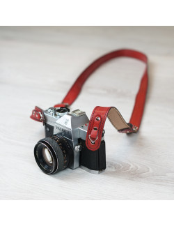 Correa para cuello en color cereza