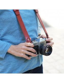 Correa para cuello en color cereza