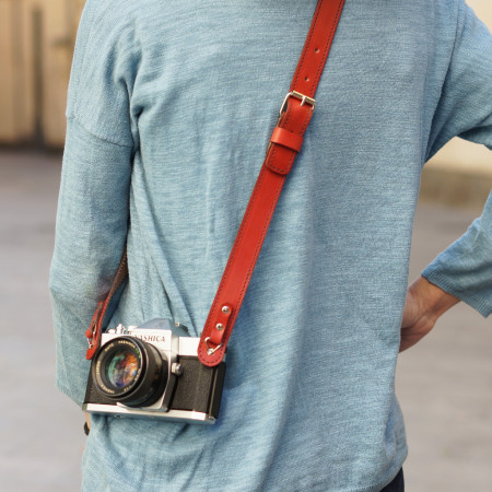 Correa para cuello en color cereza