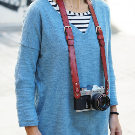 Correa para cuello en color cereza