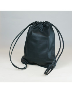 Saco en color negro cosido en negro