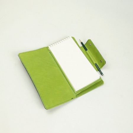 Reporter en color negro combinado con pistacho en el interior