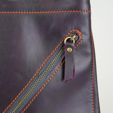 Talego color berenjena cosido en naranja