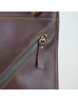 Talego color marrón oscuro cosido en marrón claro