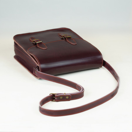 Holanda vertical con 2 hebillas en color burdeos y cosida en naranja