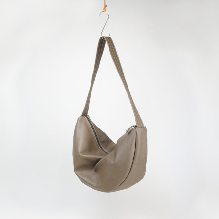 Conchita en color gris