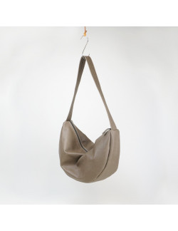 Conchita en color gris