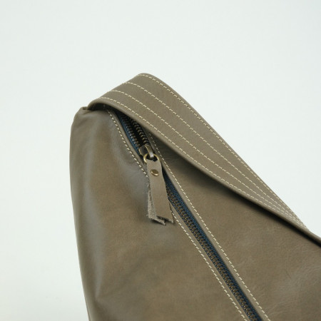 Conchita en color gris