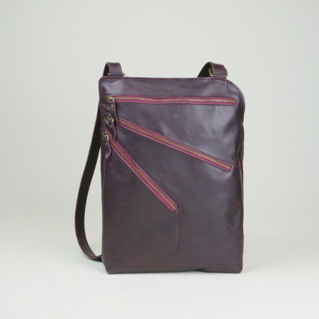 Octavia en color berenjena cosida en burdeos