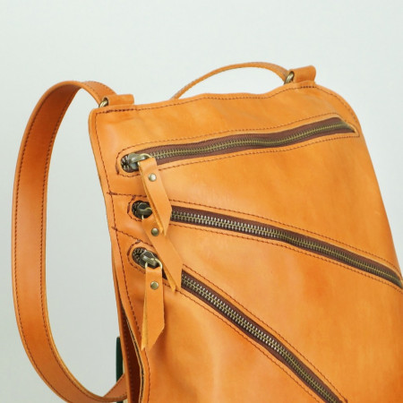 Octavia en color calabaza cosida en marrón