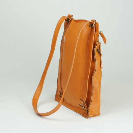 Octavia en color calabaza cosida en marrón