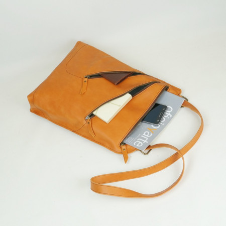 Octavia en color calabaza cosida en marrón