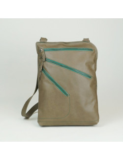 Octavia en color gris cosida en verde oscuro