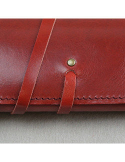 Plumier en piel cereza