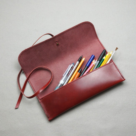 Plumier en piel cereza